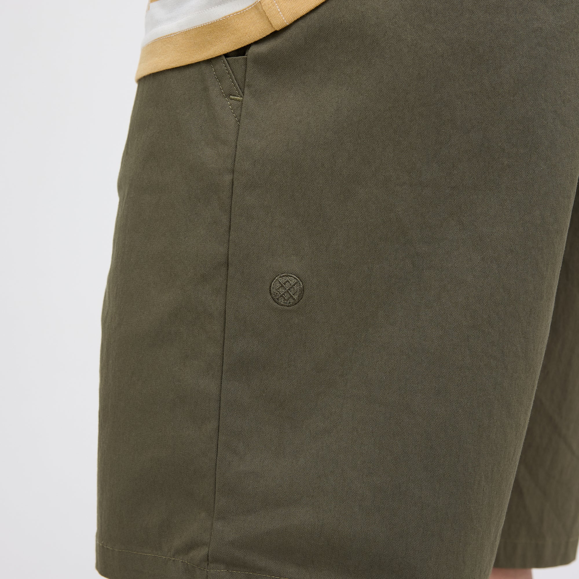 COMPOUND CHINO SHORT - Image 9